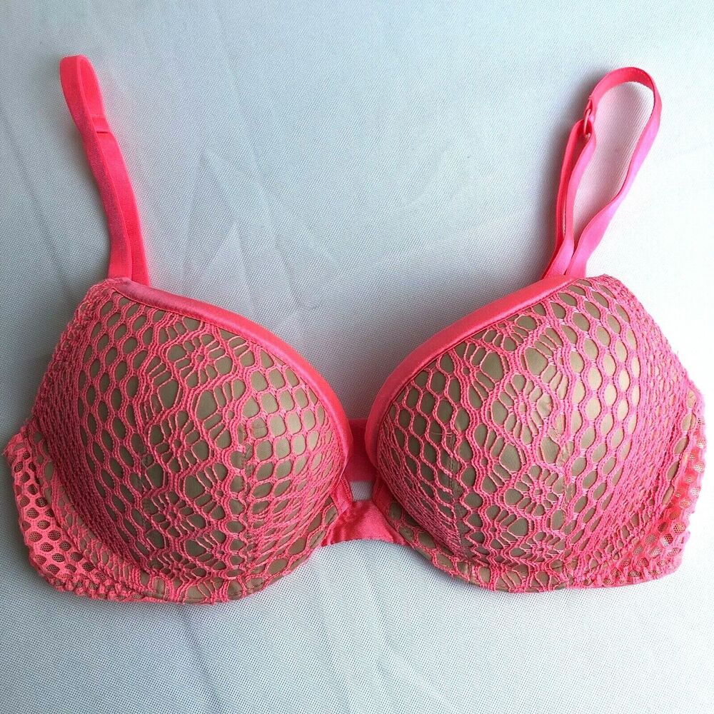 Victoria's Secret Crocheted Lace 32C Pink Very Sexy Push Up Pigeonnant Bra VS